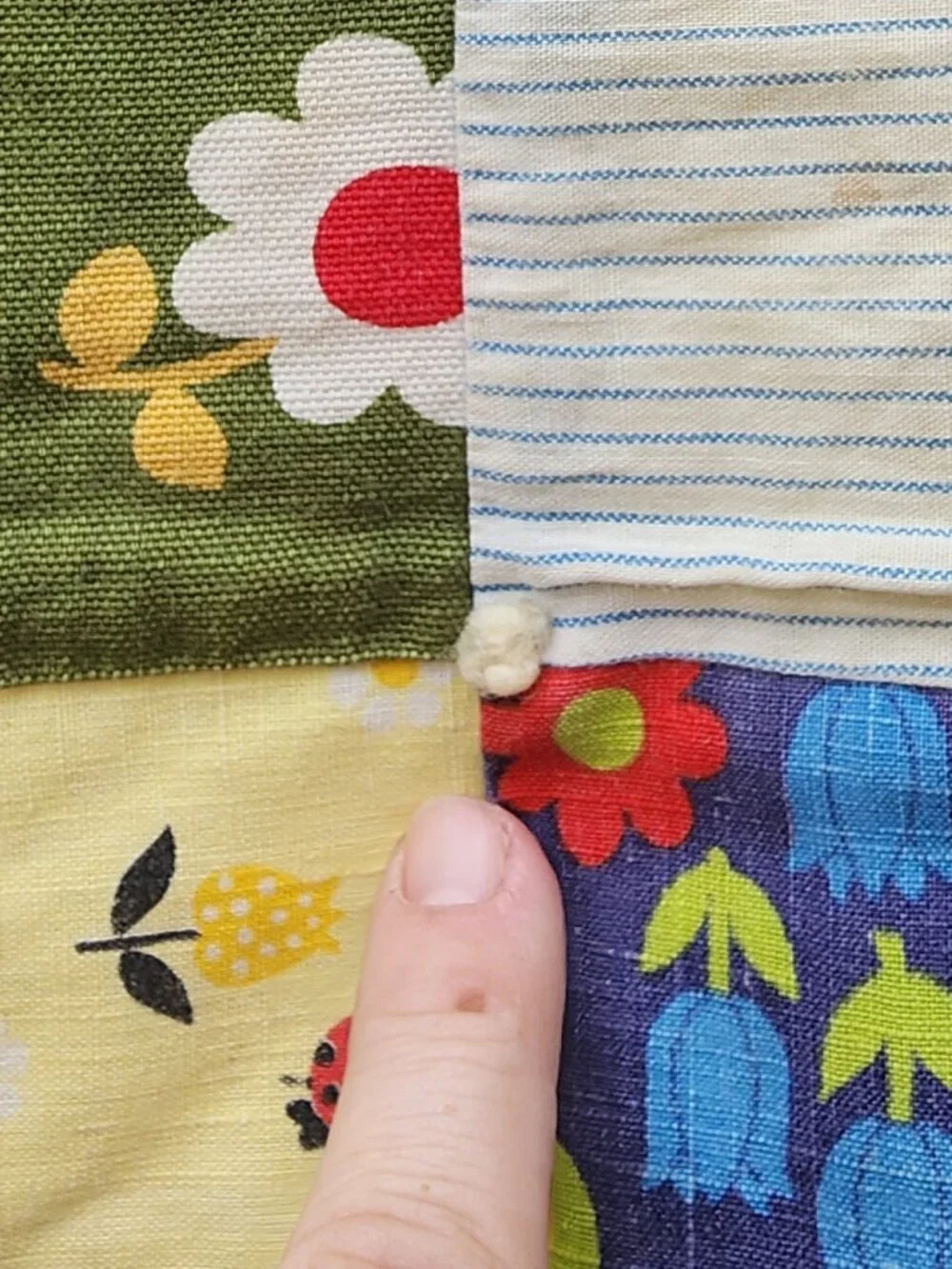 Vintage 1970s baby blanket quilt homemade by my Granny Hazel W 🌼 🌸 Antique
